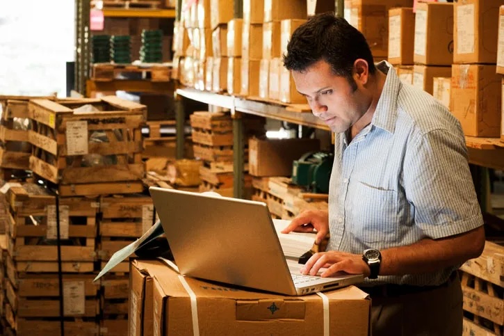 man preparing orders 