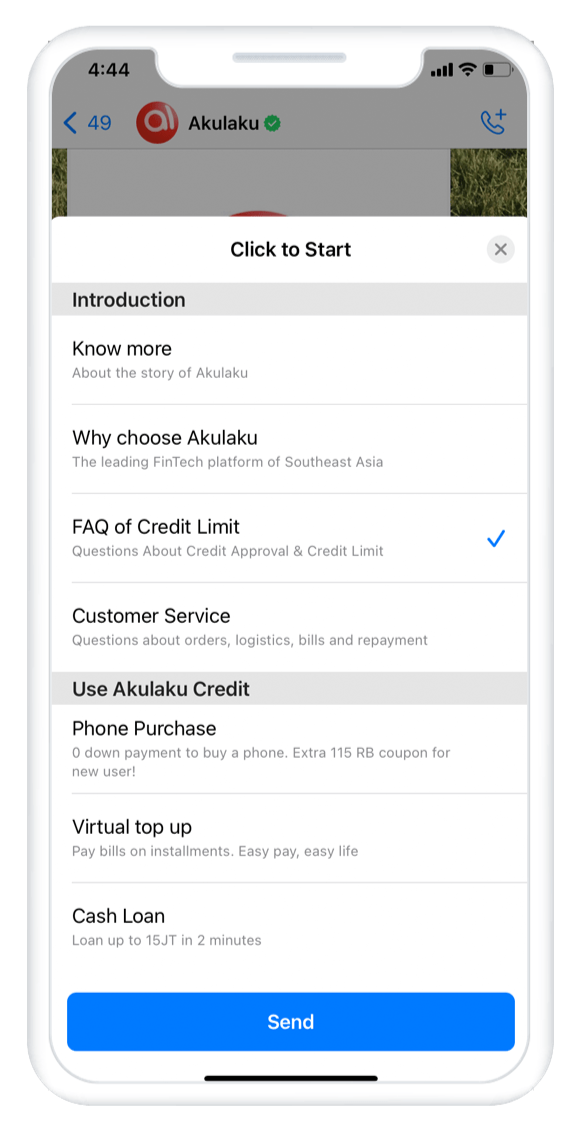 Layar iPhone yang menampilkan aplikasi Akulaku, menunjukkan menu item untuk memulai dengan "Pertanyaan Umum tentang Batas Kredit" yang sudah dicentang