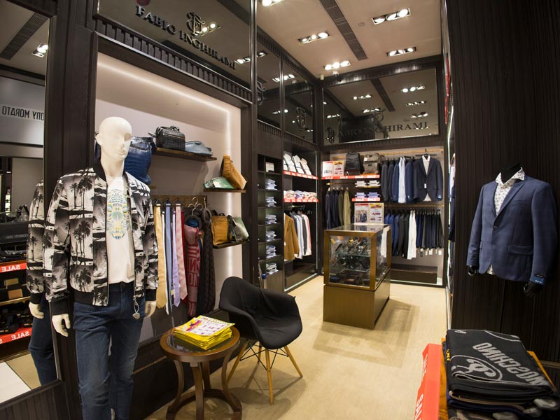 Inside a sincere store displaying manikins fully clothed and other merchandise on the shelves