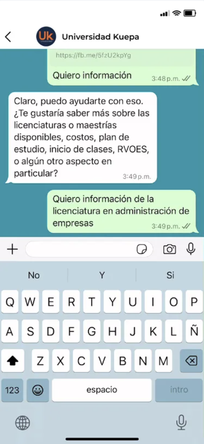 WhatsApp पर लीड और Universidad Uk के बीच चैट.