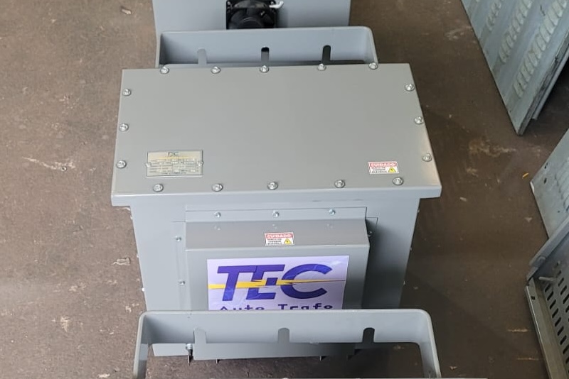 Picture of electrical transformer with the name Tec Auto-trafo on the label