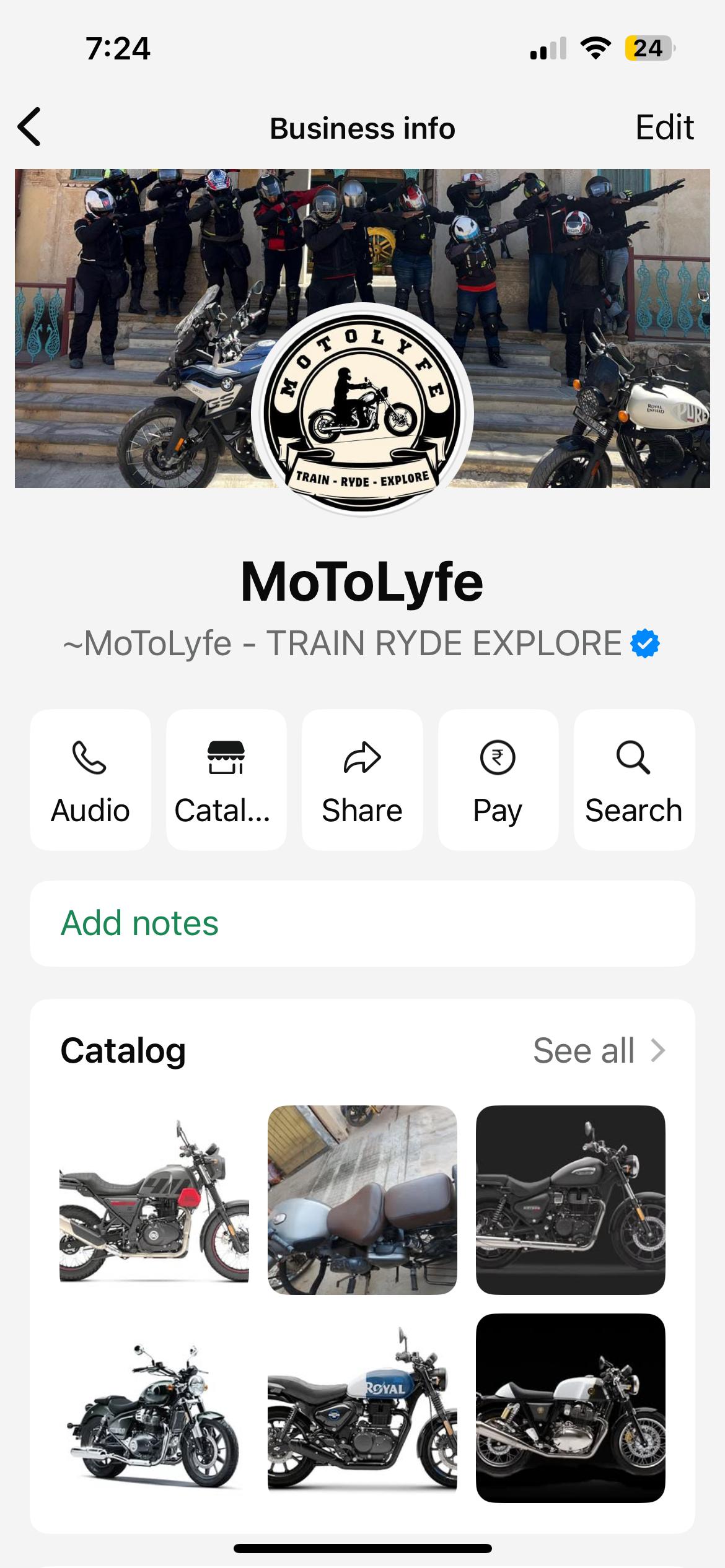 MoToLyfe की WhatsApp प्रोफ़ाइल, जिसमें उसका Meta Verified बैज शामिल है.