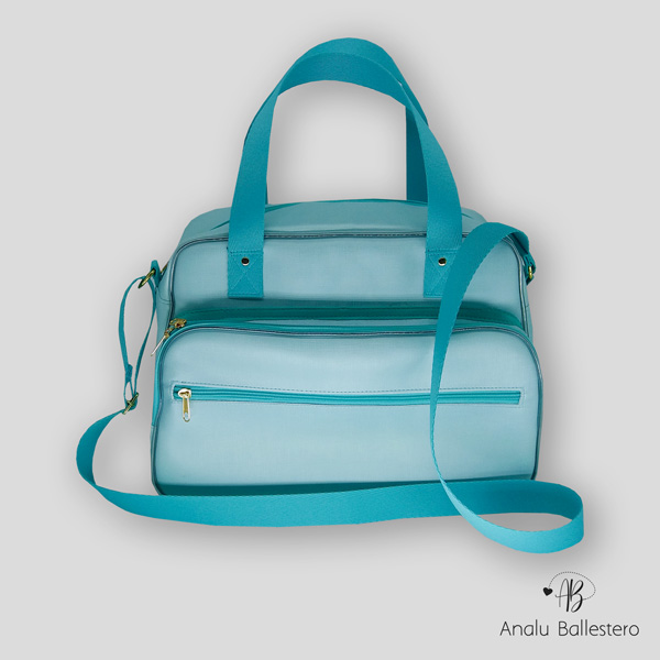 An overview picture of a turquoise bag from Analu Ballestero