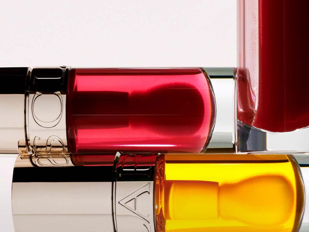 Una selección de lápices labiales de Clarins