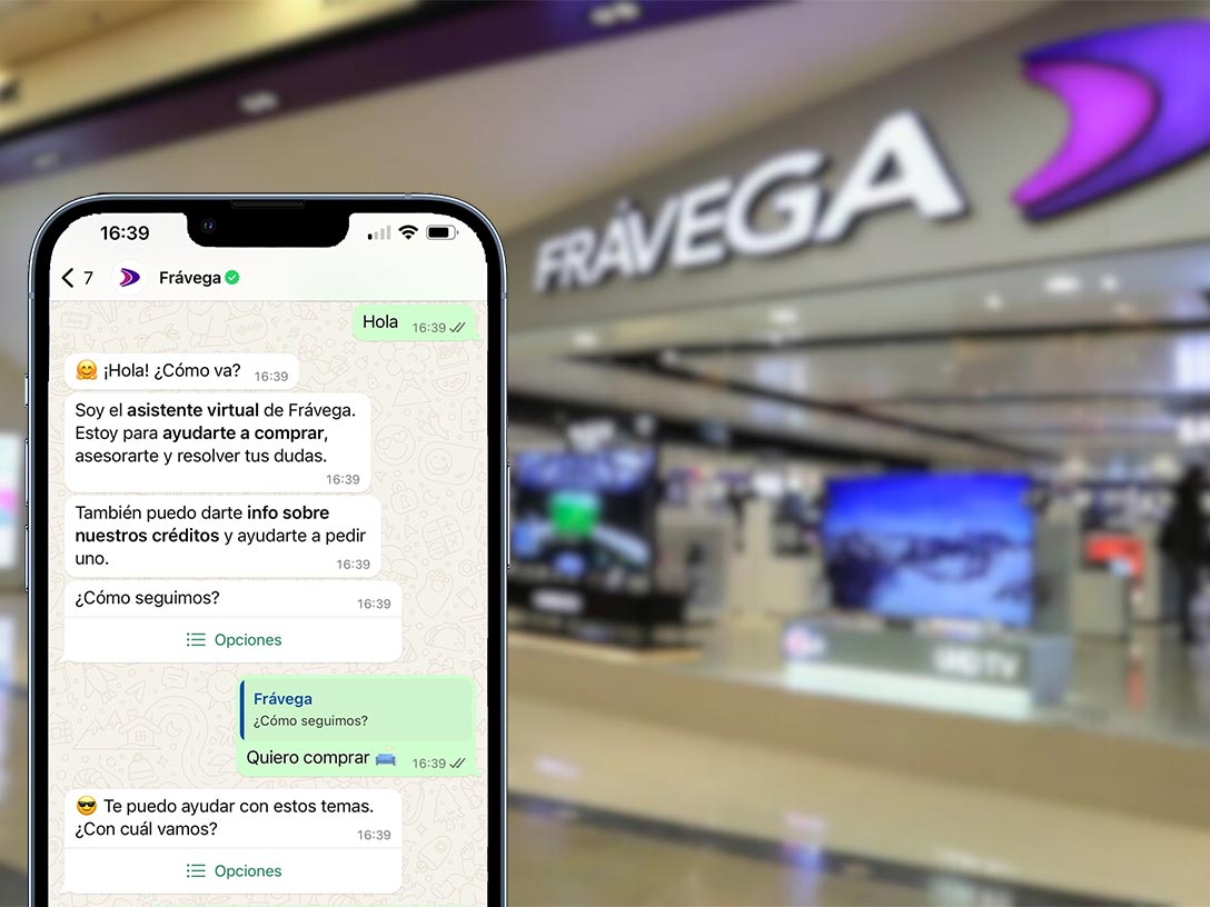 An image of a phone showing how Fravega extends their customer service from outside their storefront to whatsapp