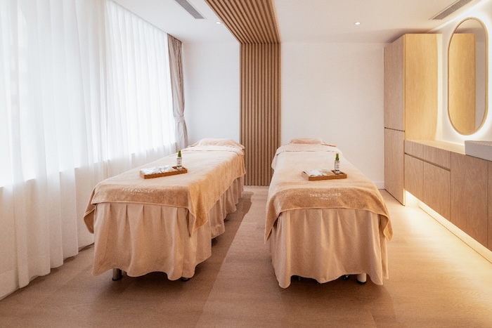 Yves Rocher spa tables