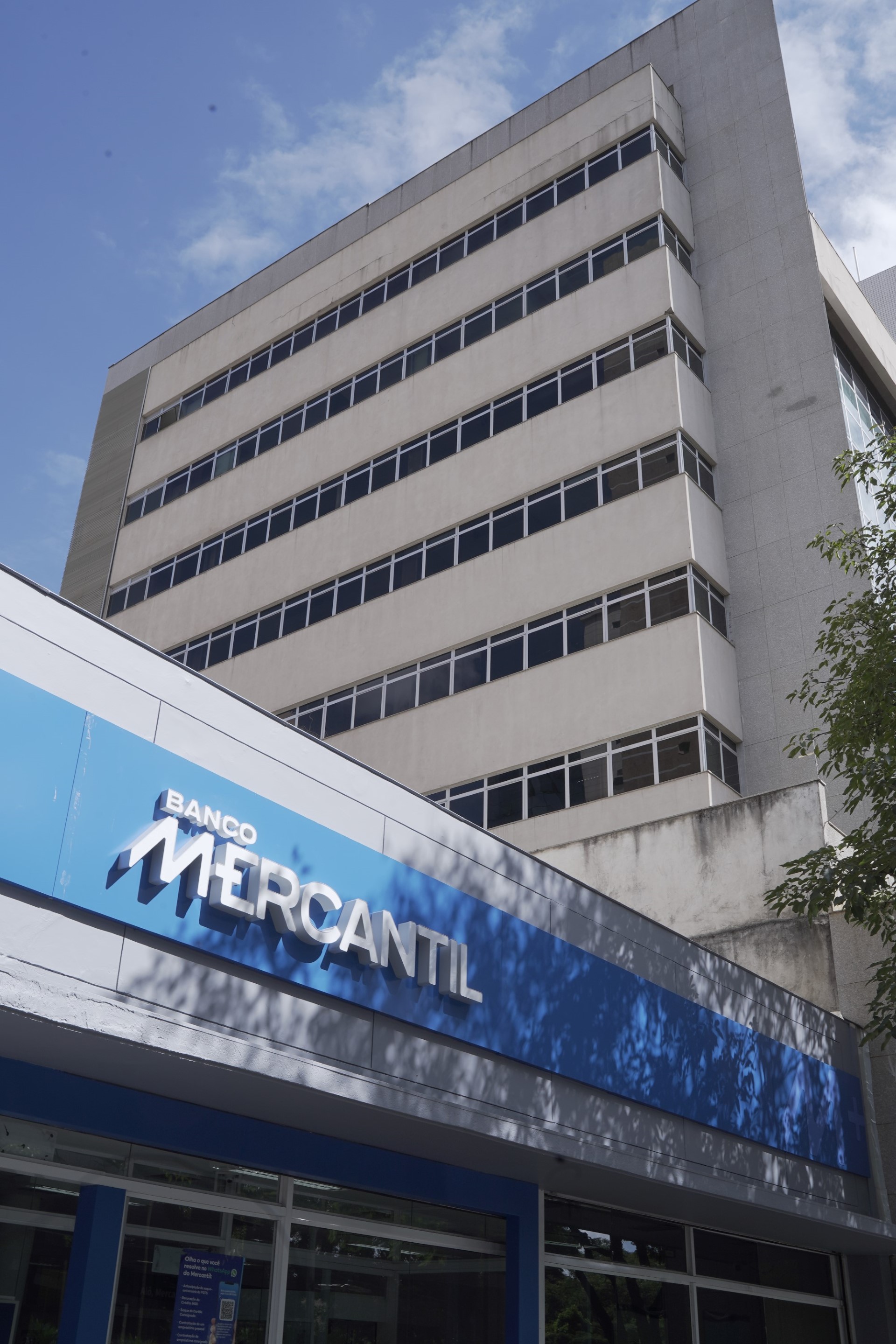 The exterior of a Banco Mercantil branch.