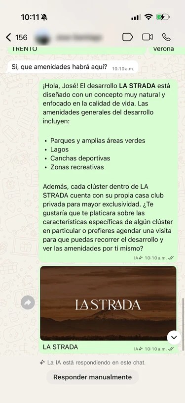 Captura de tela de uma conversa no WhatsApp com um mapa e texto em espanhol, mostrando um balão de conversa verde com o nome "LA STRADA".