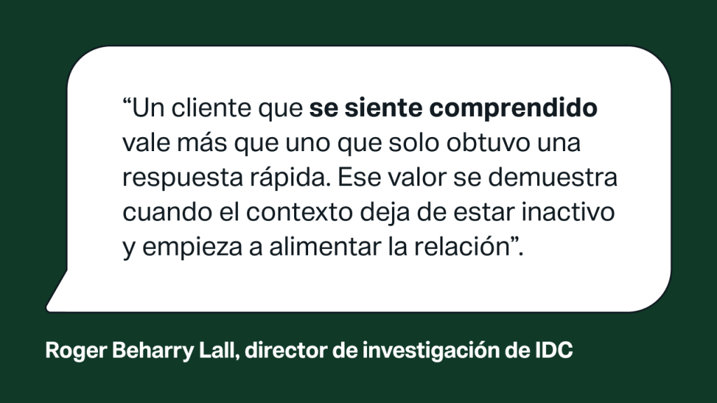 Tarjeta de citas de IDC que explica que el contexto del cliente debe alimentar la relación en lugar de simplemente estar inactivo.